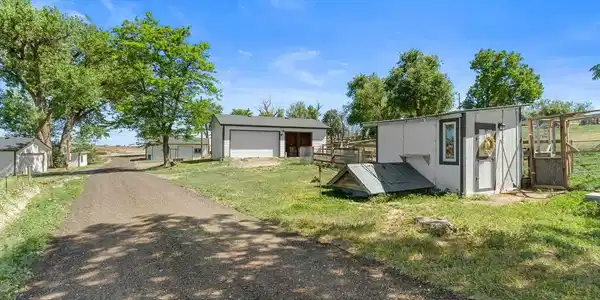 Image 4: Bring your chickens and other animals (pictured above is outbuilding #2 and chicken coop).