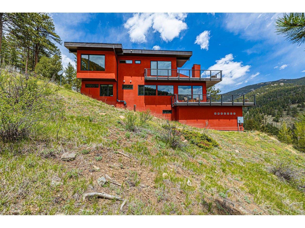 Image 4: Beautiful stucco home with metal roof and designed by a Boulder architects: Getliffe Architecture. Image 4: Beautiful stucco home with metal roof and designed by a Boulder architects: Getliffe Architecture.