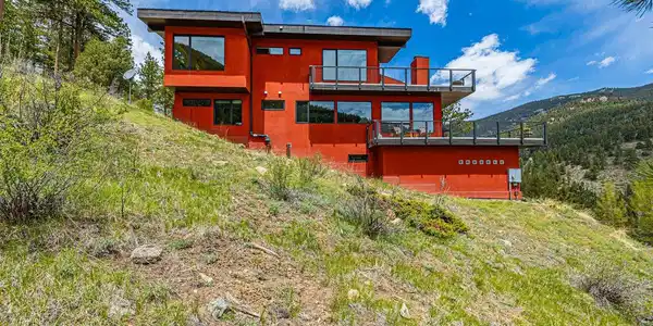 Image 4: Beautiful stucco home with metal roof and designed by a Boulder architects: Getliffe Architecture. Image 4: Beautiful stucco home with metal roof and designed by a Boulder architects: Getliffe Architecture.
