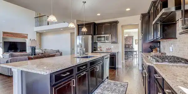 Image 4: Open floor plan