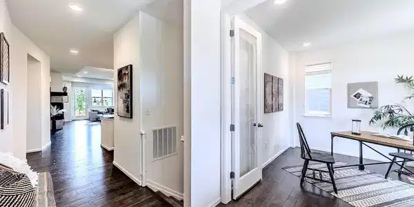 Image 4: Front Entrance/Office