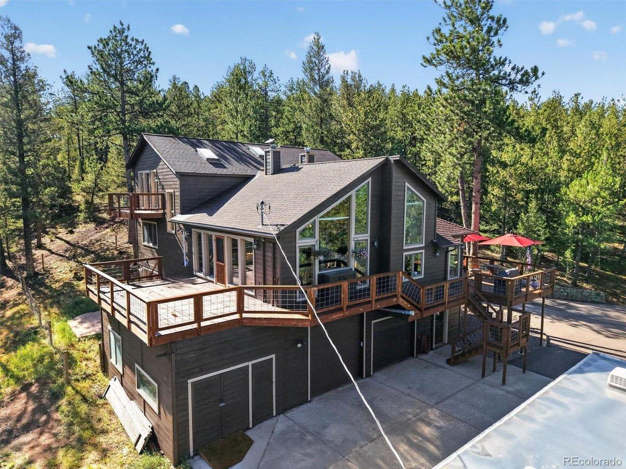 Image 2: Garages and back deck Image 2: Garages and back deck