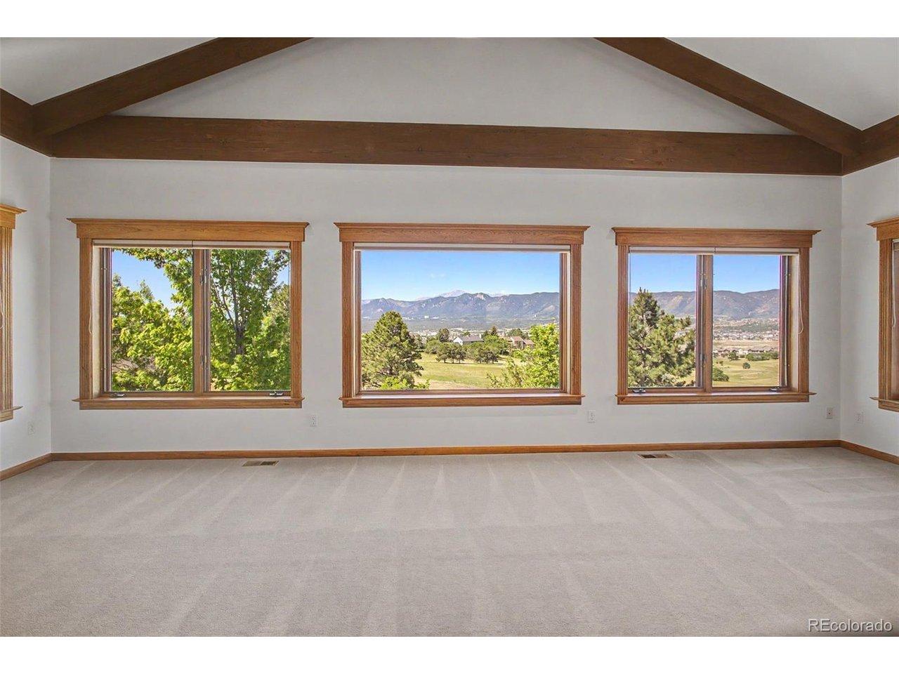 Image 3: Living Room