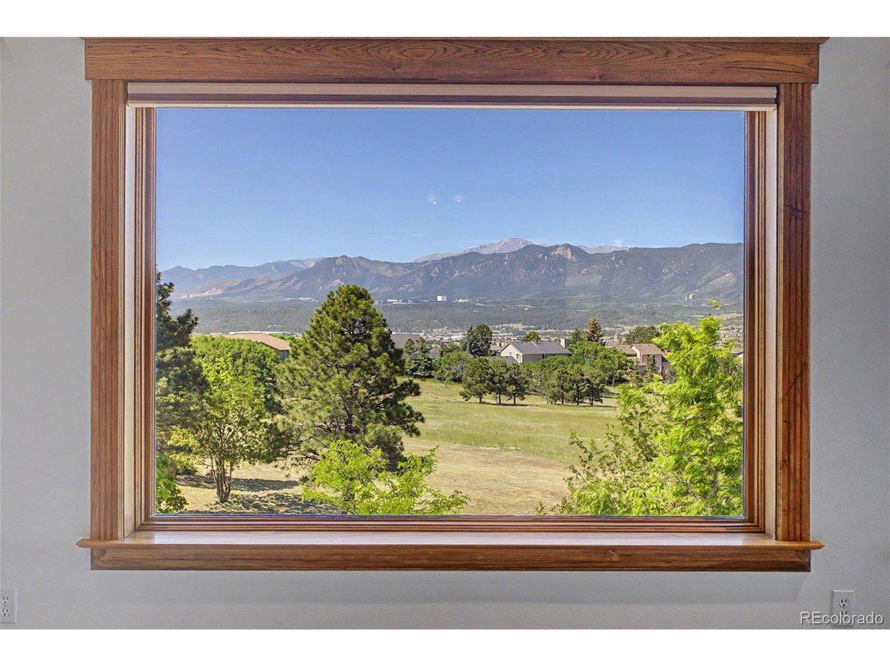 Image 4: Living room View