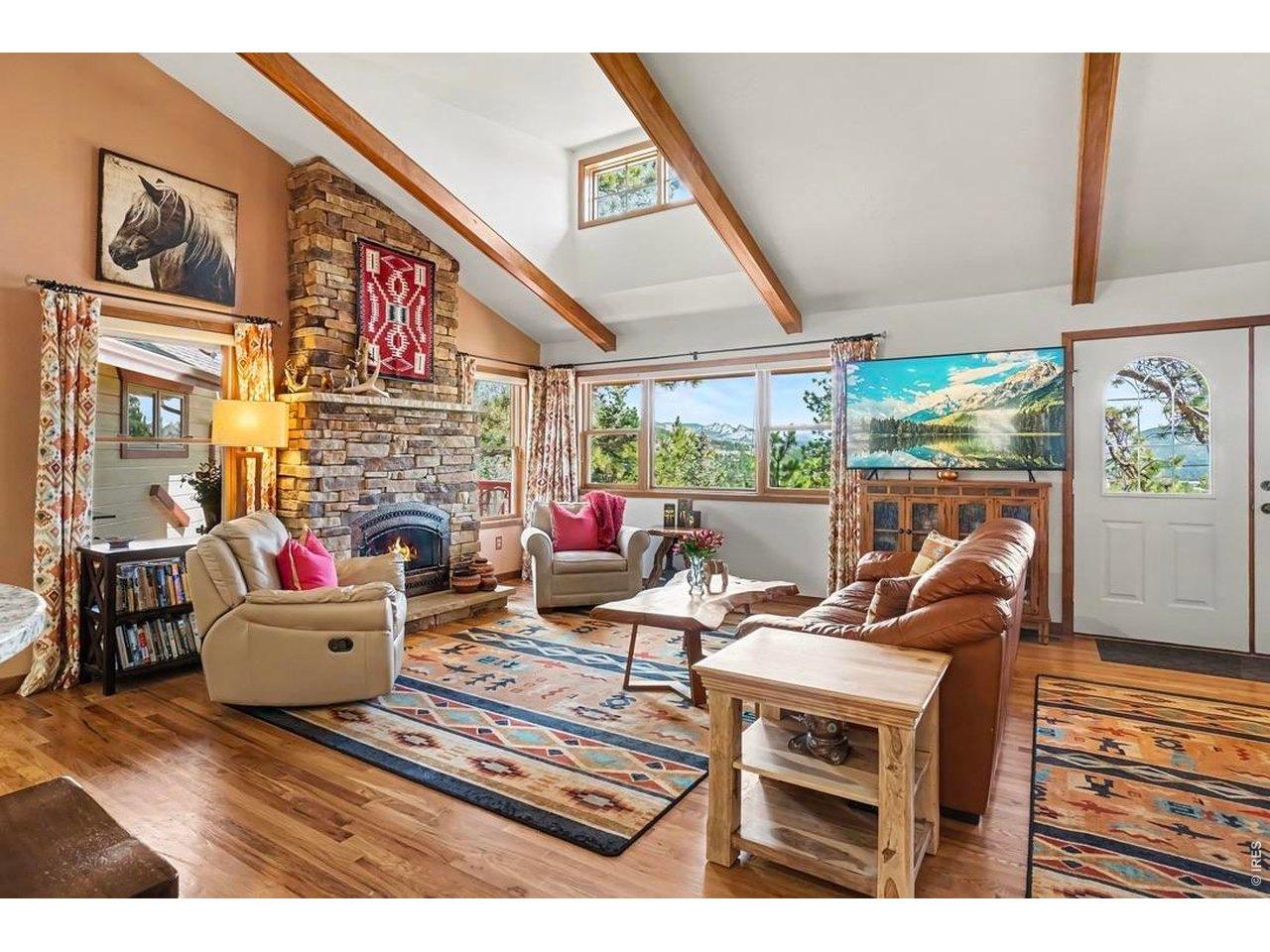 Image 4: The inviting great room with amazing mountain views Image 4: The inviting great room with amazing mountain views