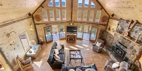 Image 2: 28 foot ceiling! All molding hand hewn Image 2: 28 foot ceiling! All molding hand hewn