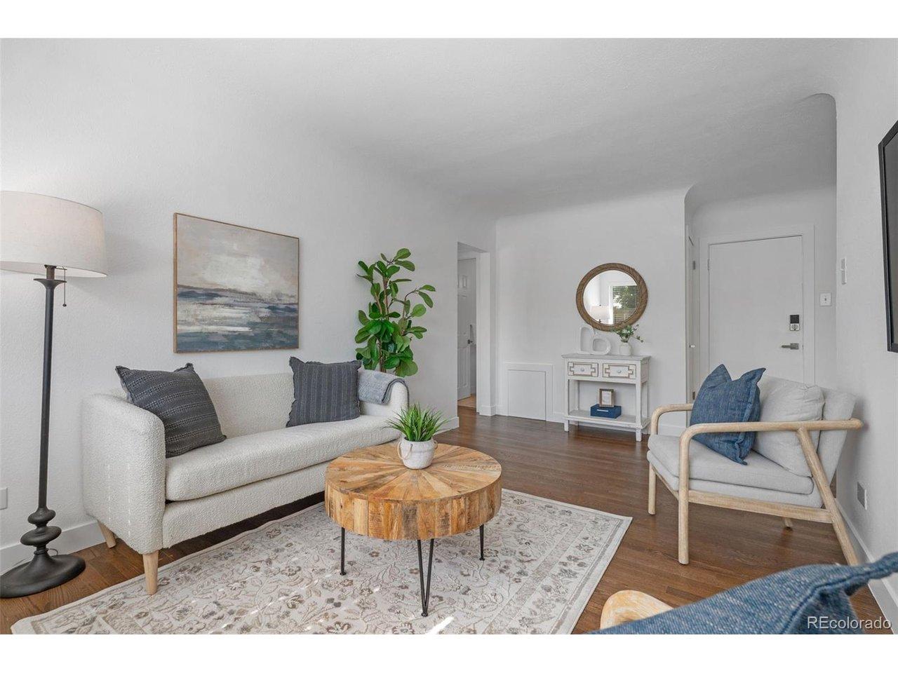 Image 3: Living area