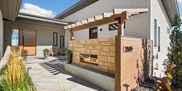 Image 3: Entry is next level with this built in fireplace and quiet courtyard area Image 3: Entry is next level with this built in fireplace and quiet courtyard area