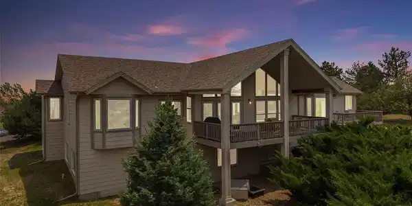 41920 Valley View Ct