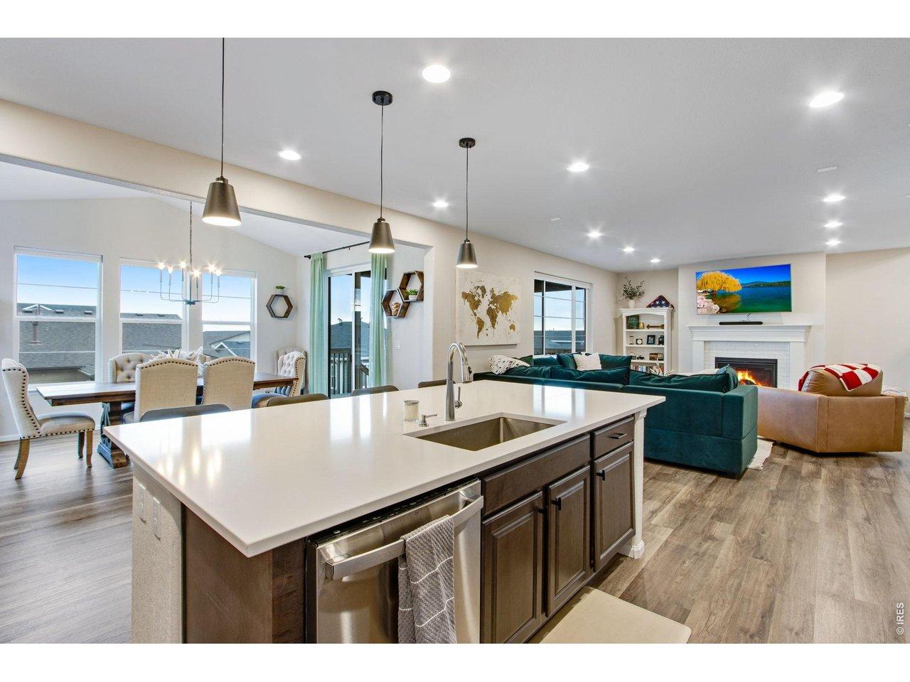 Image 4: Open concept main level for easy living and entertaining Image 4: Open concept main level for easy living and entertaining