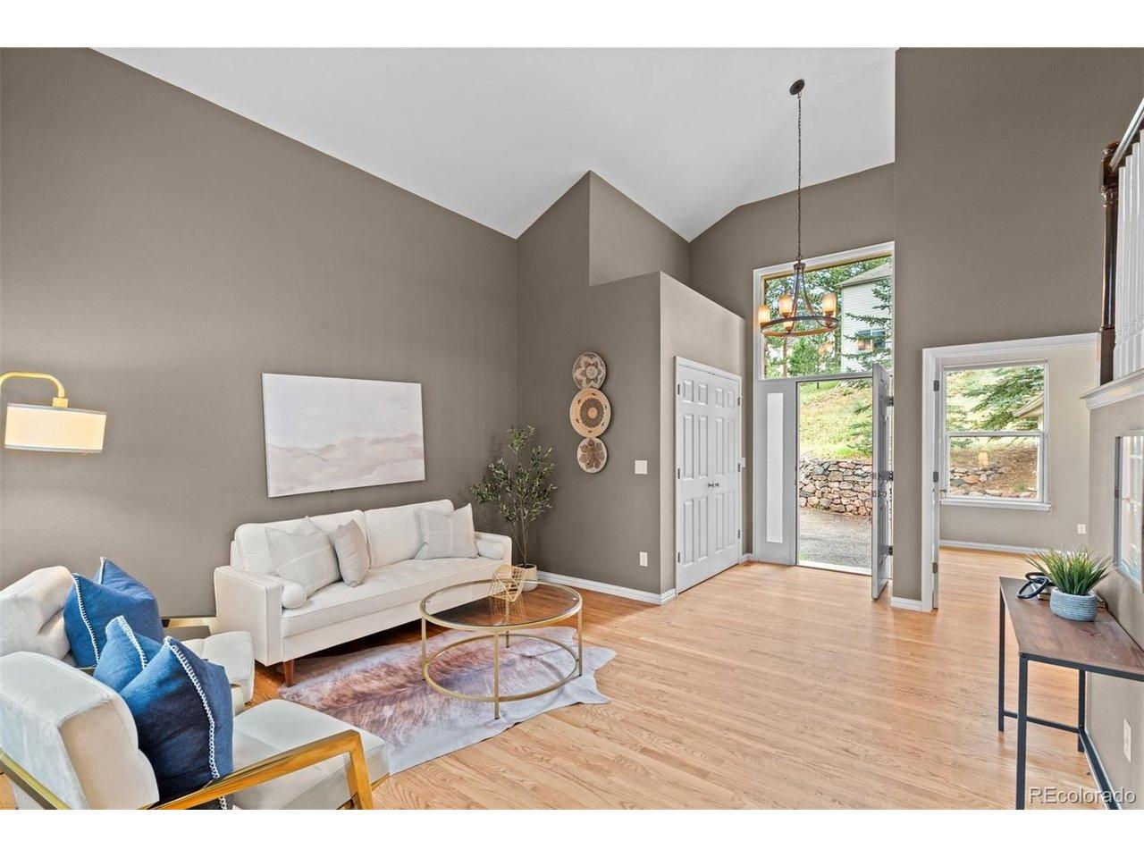 Image 3: Entrance and Living Room Image 3: Entrance and Living Room