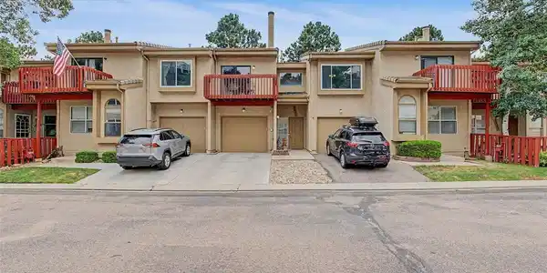 Image 4: Front of home Image 4: Front of home