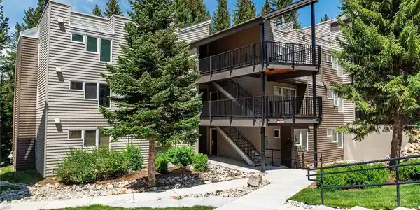 Image 2: Welcome to your turn key mountain home!