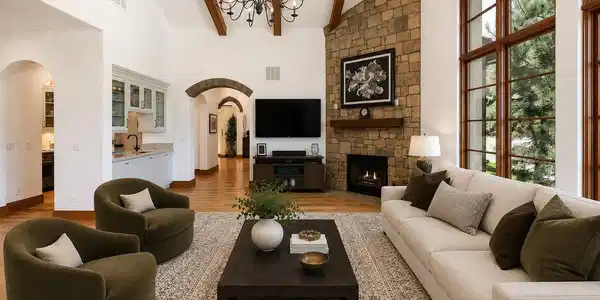 Image 4: family room