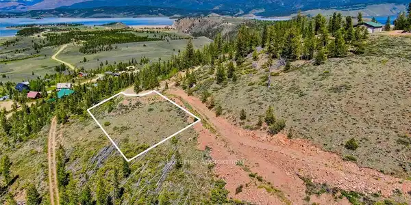 Image 4: Aerial - Outlines and markers are to provide a general idea of location and are not to be relied upon. Image 4: Aerial - Outlines and markers are to provide a general idea of location and are not to be relied upon.