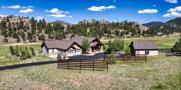 Image 2: Set against a dramatic backdrop of rock outcroppings and alpine peaks, this extraordinary retreat offers a rare blend of luxury and serenity. Image 2: Set against a dramatic backdrop of rock outcroppings and alpine peaks, this extraordinary retreat offers a rare blend of luxury and serenity.
