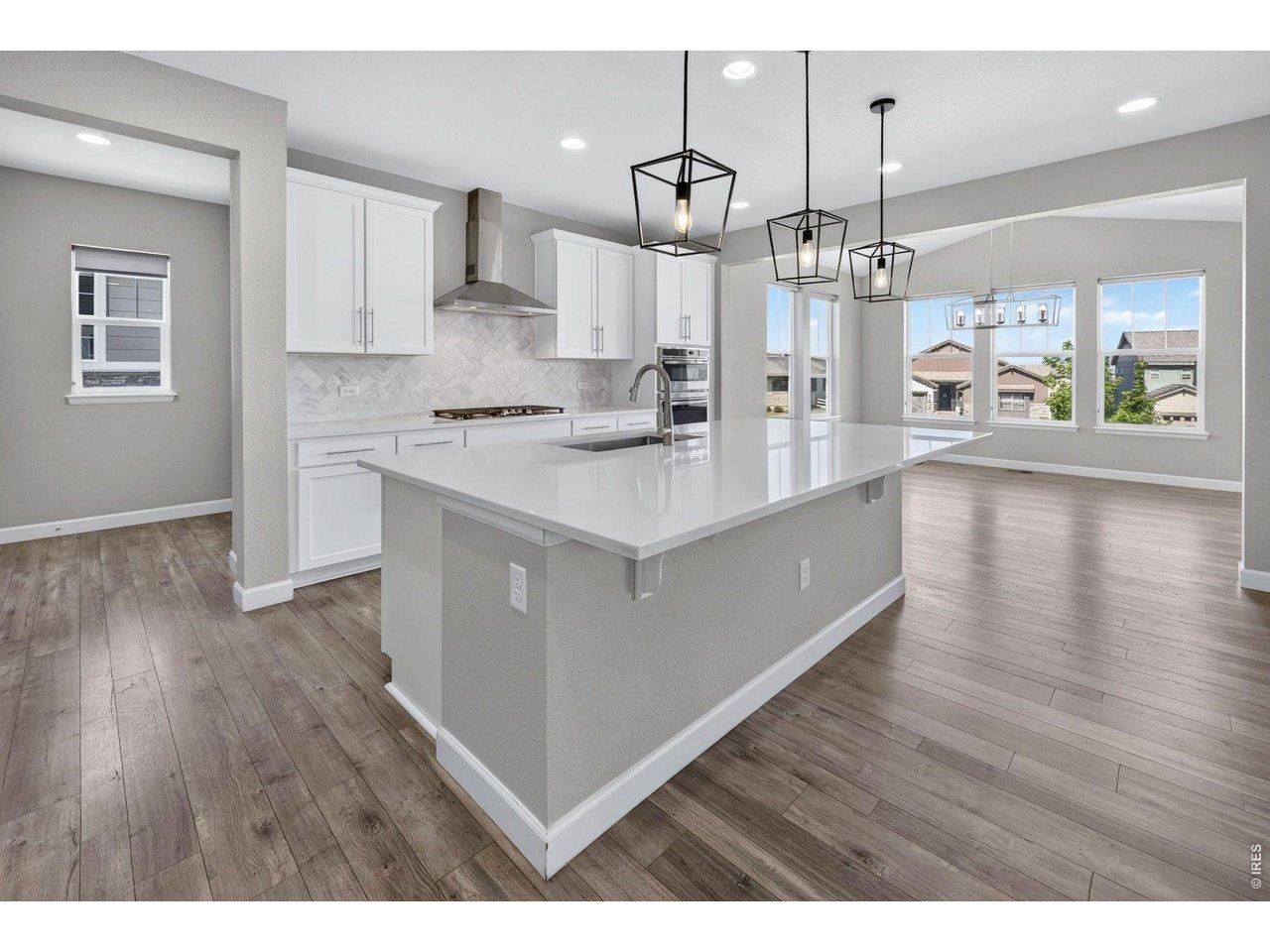 Image 4: Inviting, open main floor living area Image 4: Inviting, open main floor living area