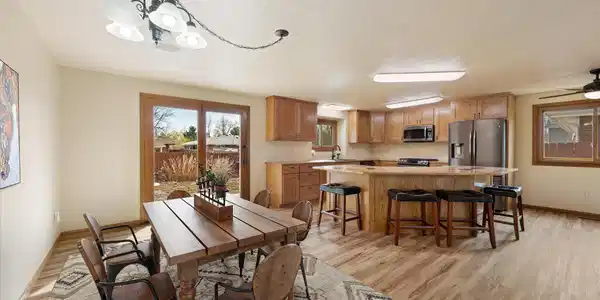 1410 Oak