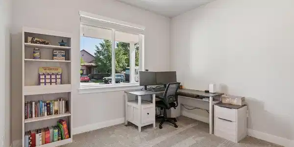 Image 4: Main Floor Home Office Image 4: Main Floor Home Office