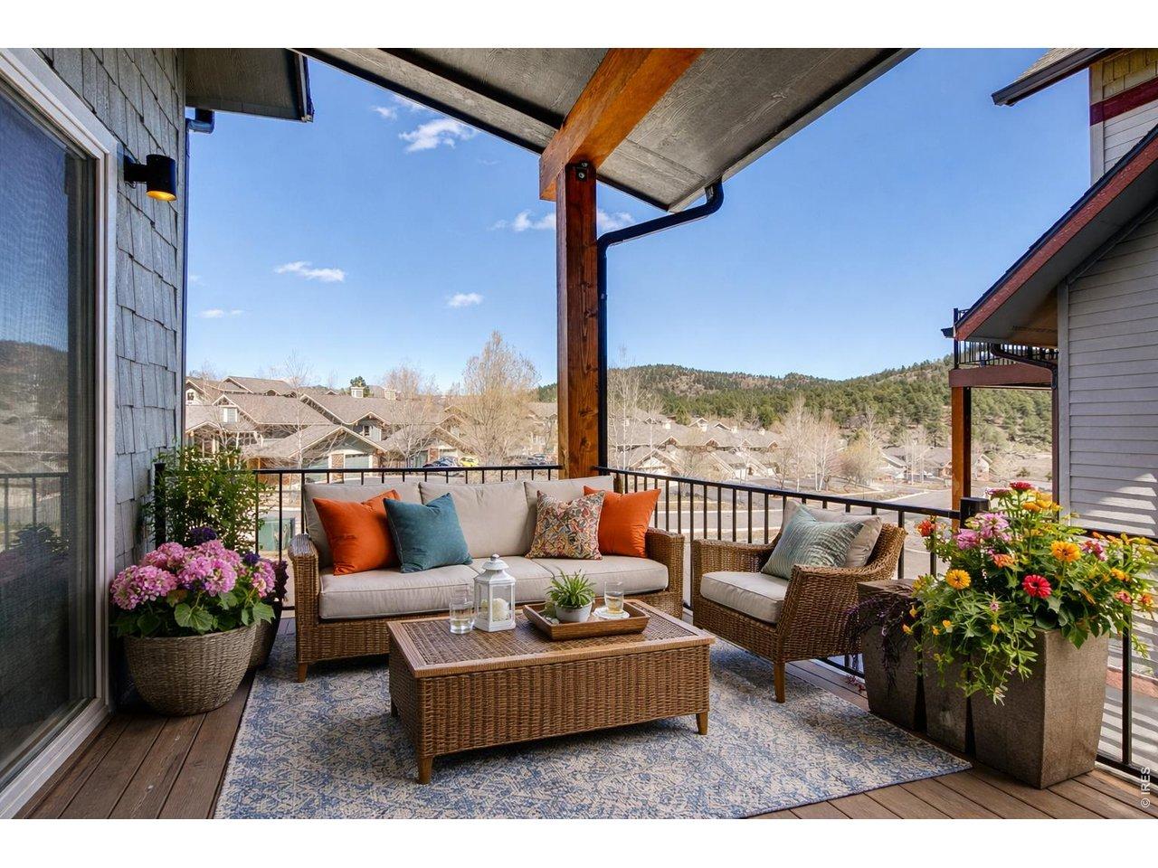 Image 1: Outdoor seating area (Some photos are virtually staged to show potential use of space) Image 1: Outdoor seating area (Some photos are virtually staged to show potential use of space)