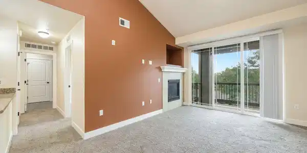 Image 4: Living Room