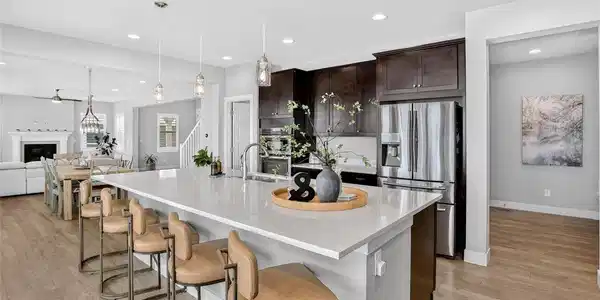 Image 4: Kitchen showing drop zone entry at right Image 4: Kitchen showing drop zone entry at right