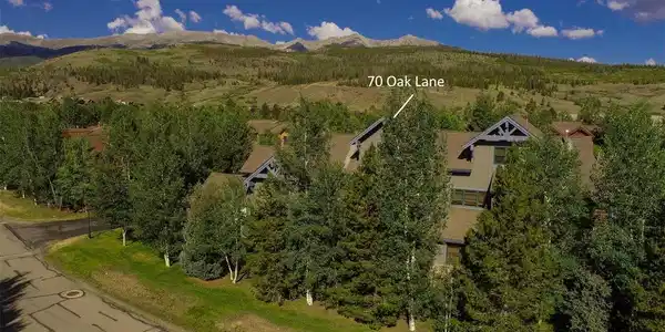 70 Oak Ln