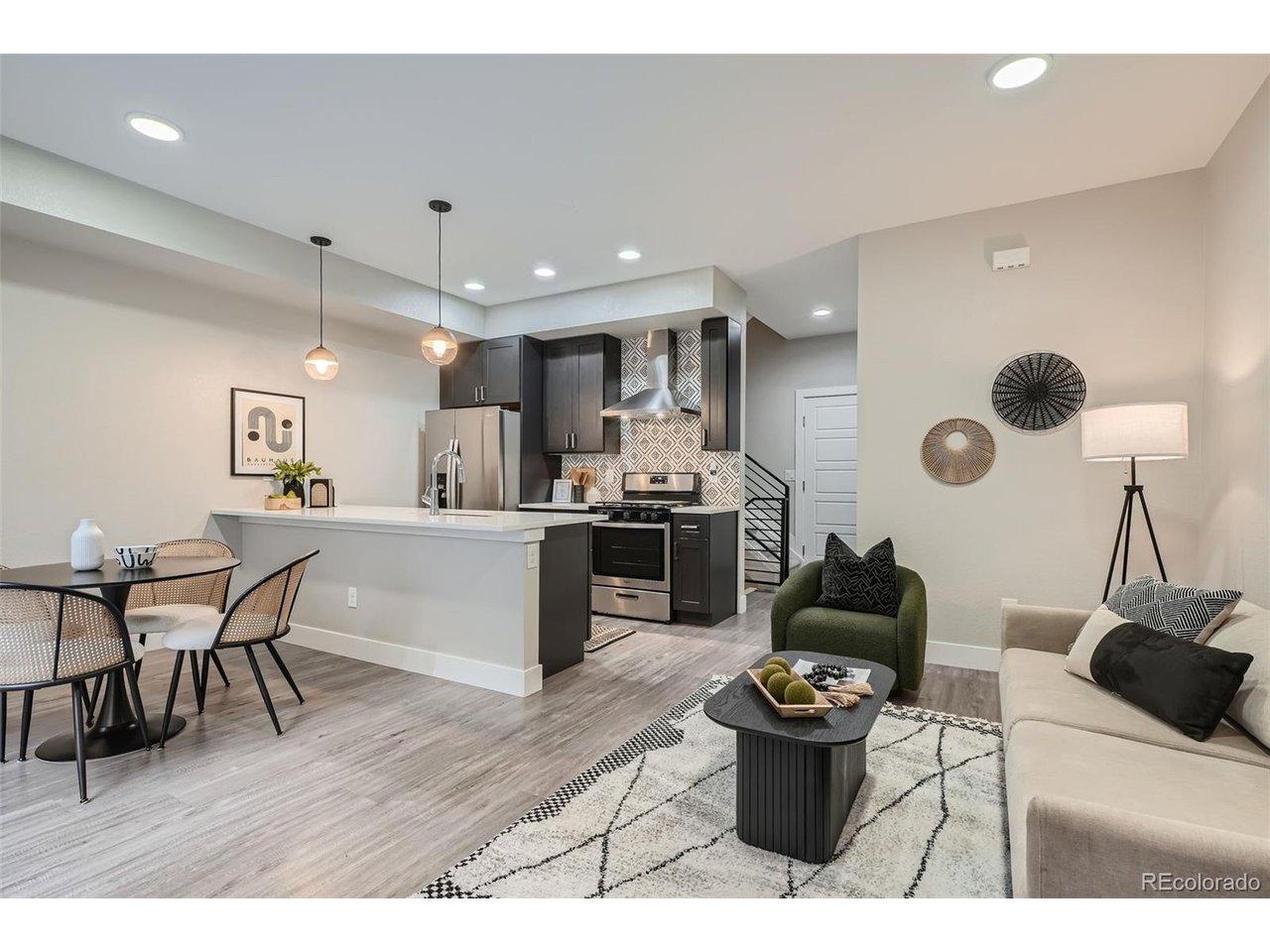 Image 4: Main floor living area. Image 4: Main floor living area.