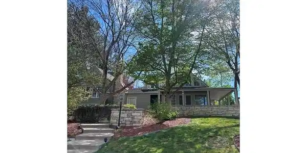 4217 S Bellaire Cir