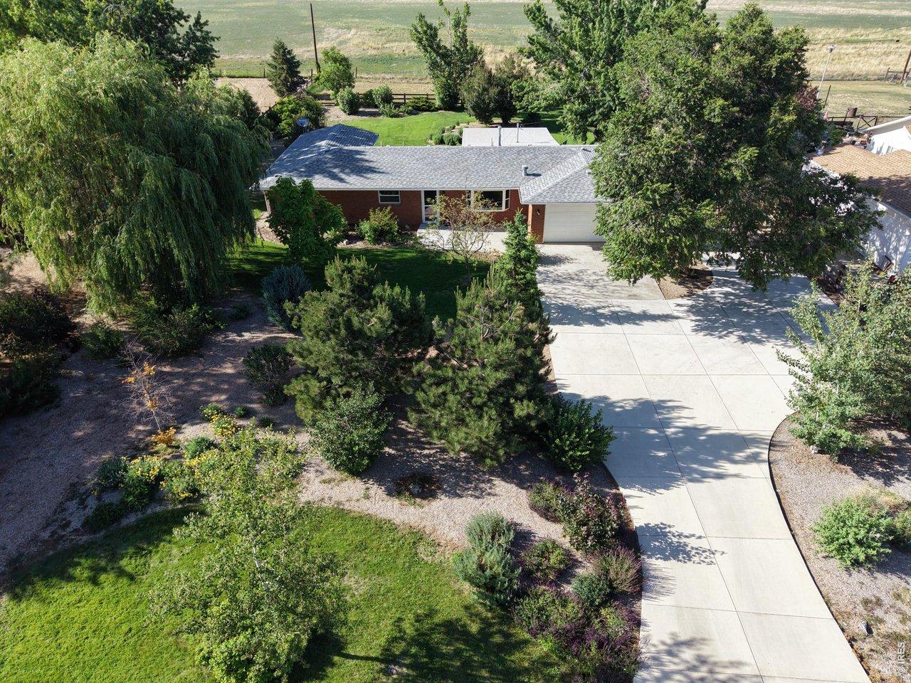Image 3: Front Yard/Elevation