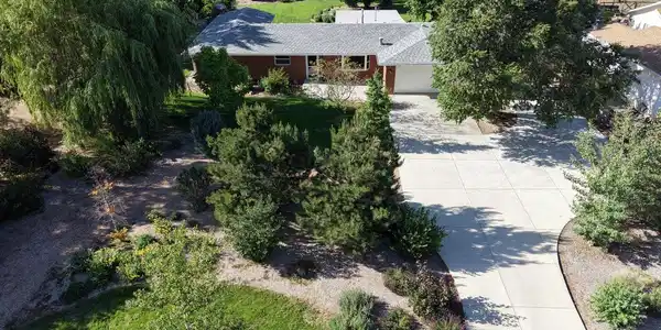 Image 3: Front Yard/Elevation Image 3: Front Yard/Elevation