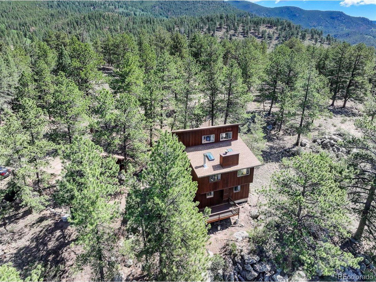 Image 4: Set on 4 acres offering tranquility. Image 4: Set on 4 acres offering tranquility.