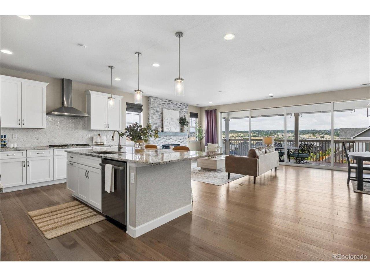 Image 4: Open floor plan
