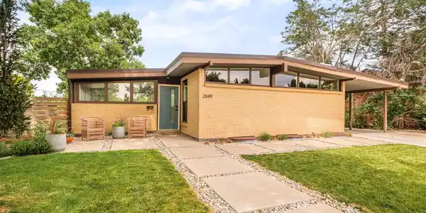 2849 E Cresthill