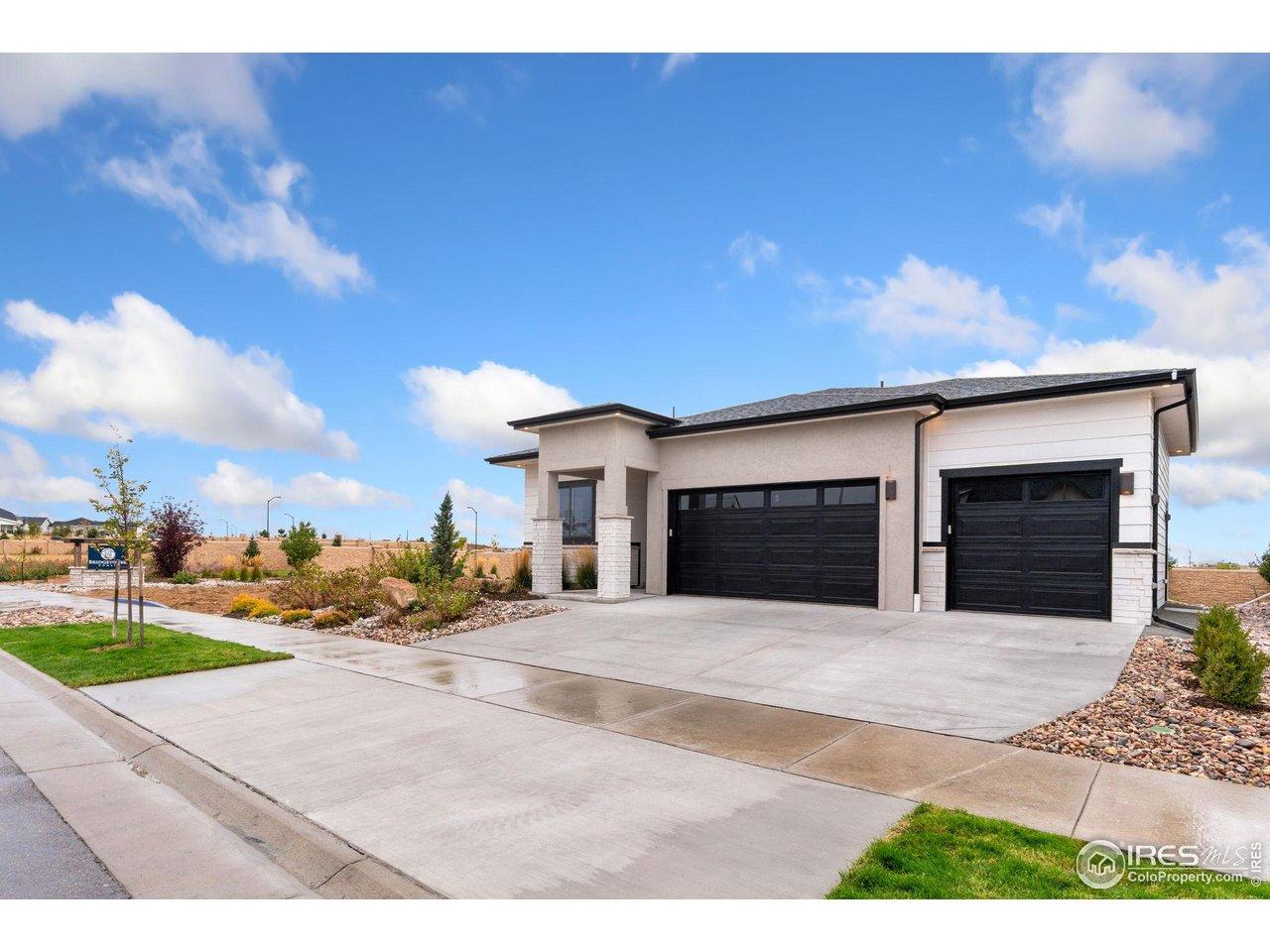 Image 4: Attached 3 Car Garage Image 4: Attached 3 Car Garage