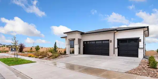 Image 4: Attached 3 Car Garage Image 4: Attached 3 Car Garage