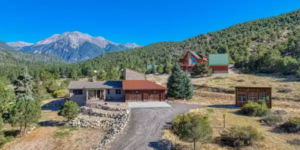 8960 Hanging Tree Dr