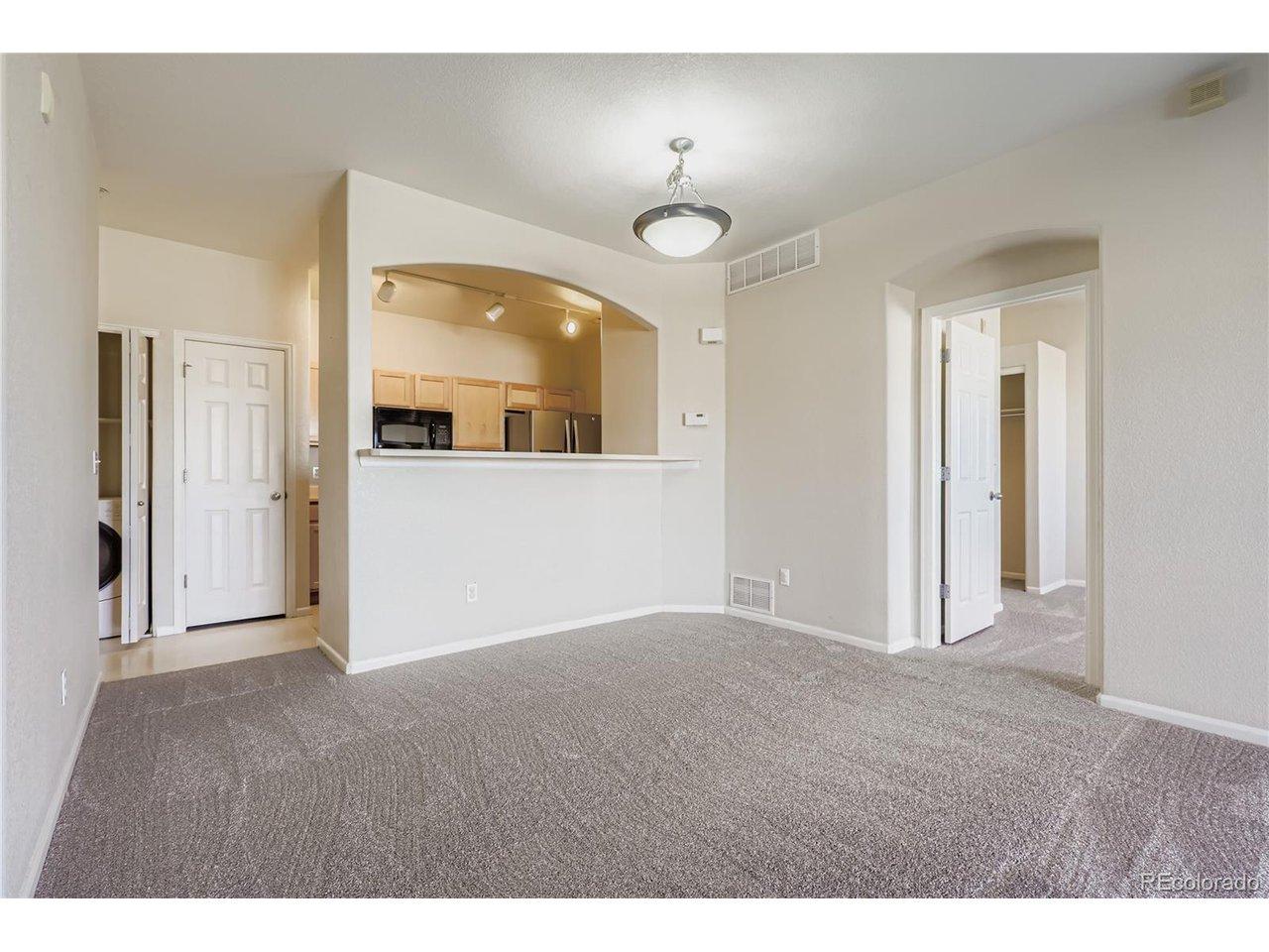 Image 4: 9' Ceilings Add to the Space Image 4: 9' Ceilings Add to the Space