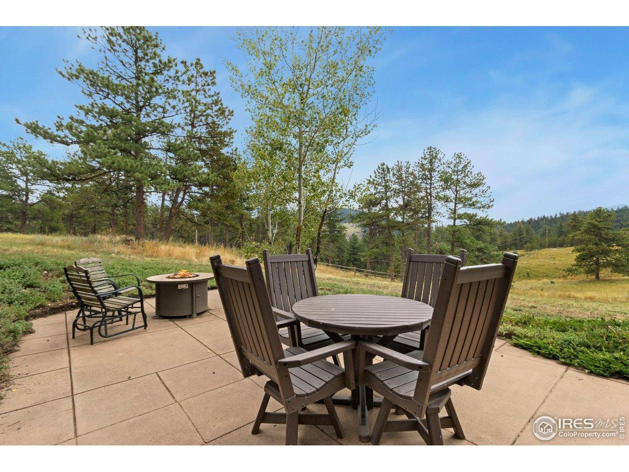 Image 4: Outdoor Sitting Area