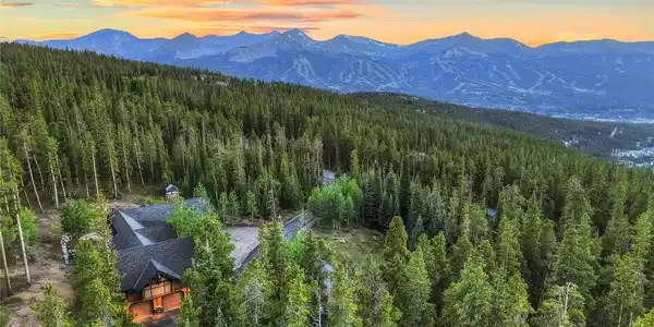 Image 4: Gated Neighborhood! Ski Slope Views. Image 4: Gated Neighborhood! Ski Slope Views.
