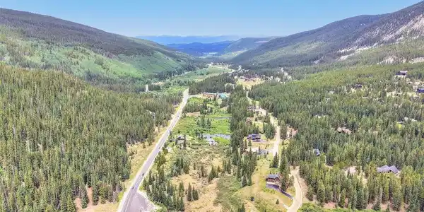 Image 3: Aerial view looking north to the Town of Blue River and Goose Pasture Tarn Image 3: Aerial view looking north to the Town of Blue River and Goose Pasture Tarn
