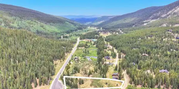 Image 4: Aerial view looking north to the Town of Blue River and Goose Pasture Tarn Image 4: Aerial view looking north to the Town of Blue River and Goose Pasture Tarn