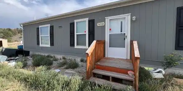 Image 3: Front of the house. Image 3: Front of the house.
