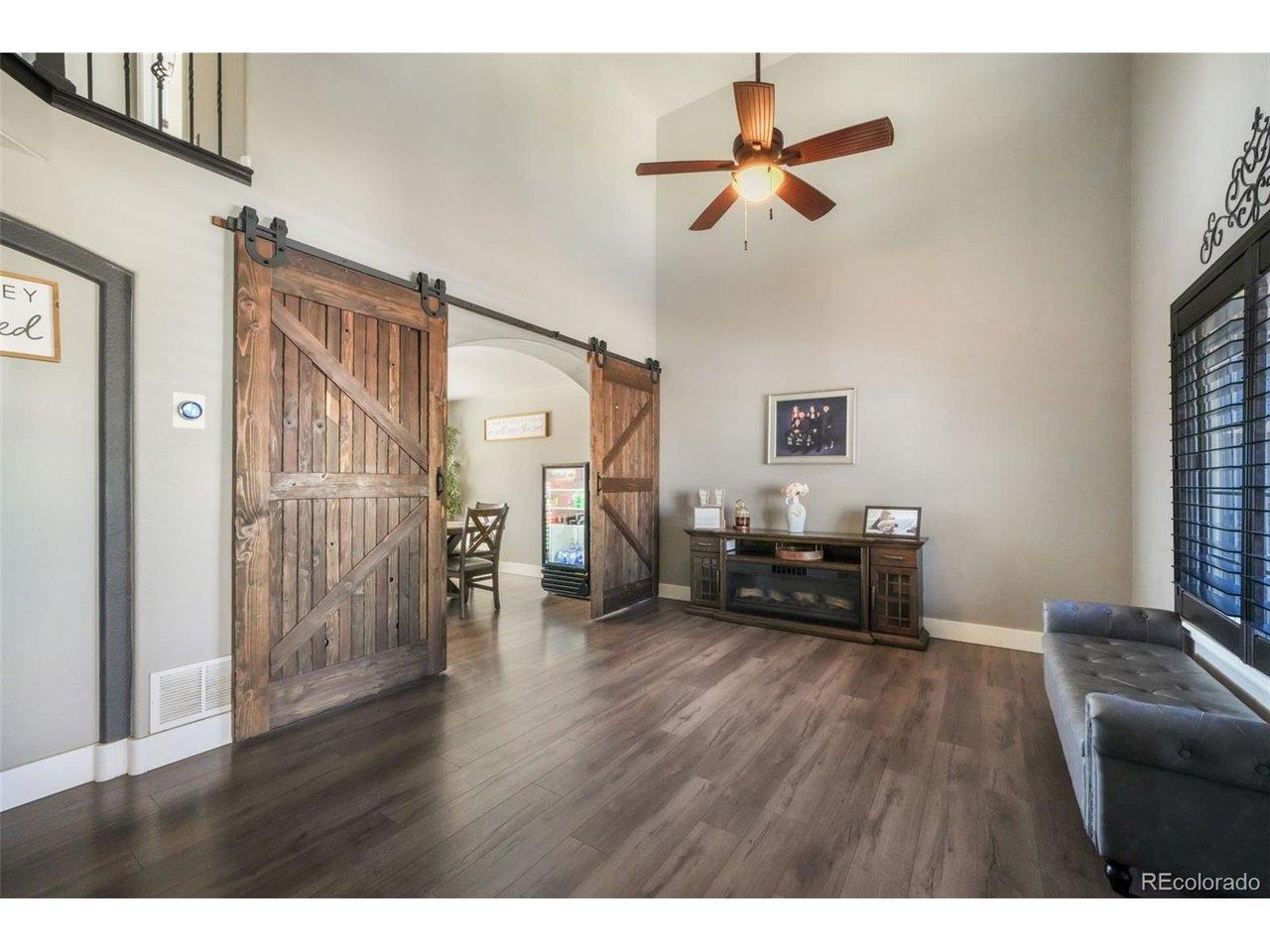 Image 3: Entryway/family room Image 3: Entryway/family room
