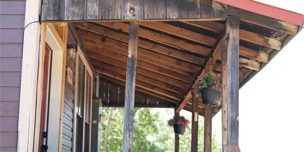 Image 4: Covered front porch