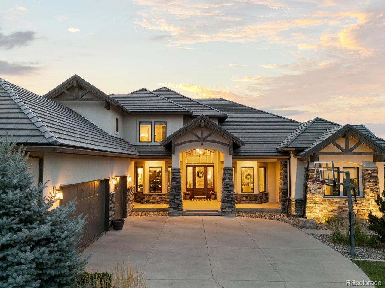 Image 2: Spacious front porch that welcomes you in! Image 2: Spacious front porch that welcomes you in!