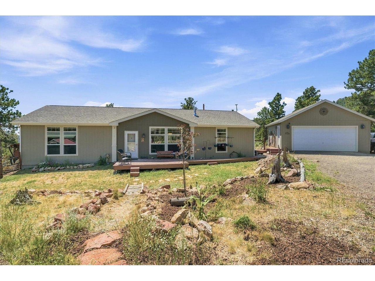 Image 3: Nestled on generous 1.1 acre lot Image 3: Nestled on generous 1.1 acre lot