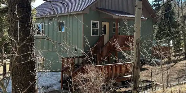 Image 3: Back entrance w/dog run. Image 3: Back entrance w/dog run.