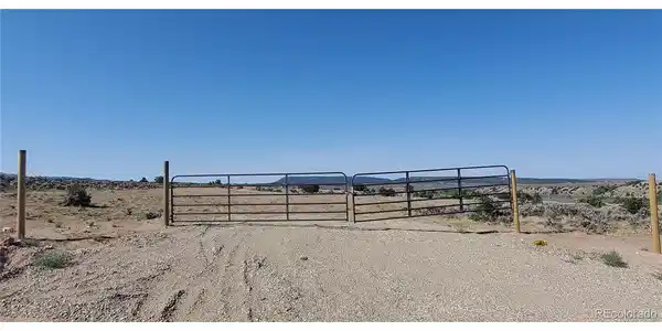 Image 2: Looking south west at gateway. Image 2: Looking south west at gateway.