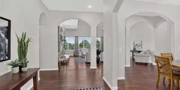 Image 4: Entryway Image 4: Entryway